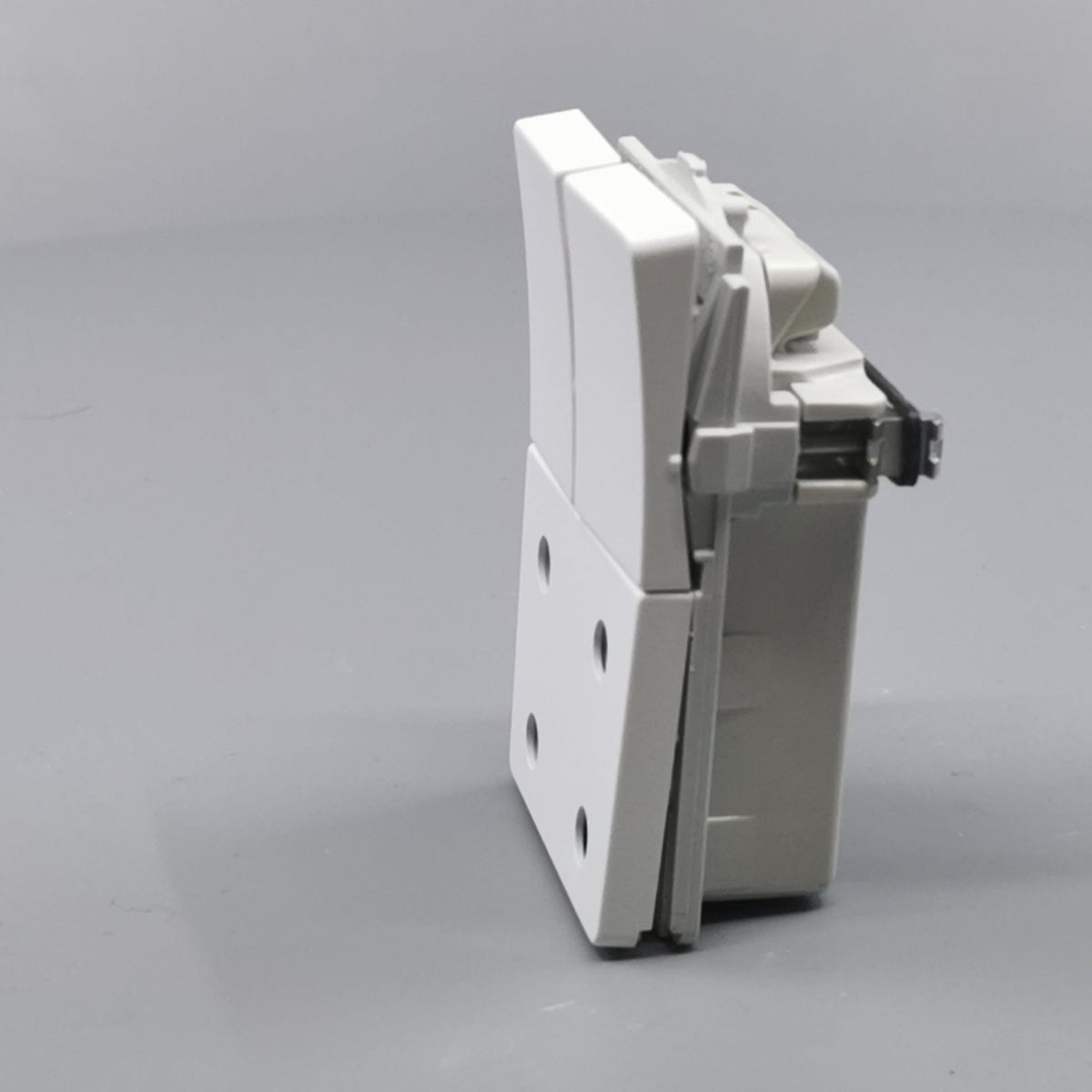 Fuga dobbelt stikkontakt med afbryder 1½ modul 2-pol - hvid (360° frame 6)