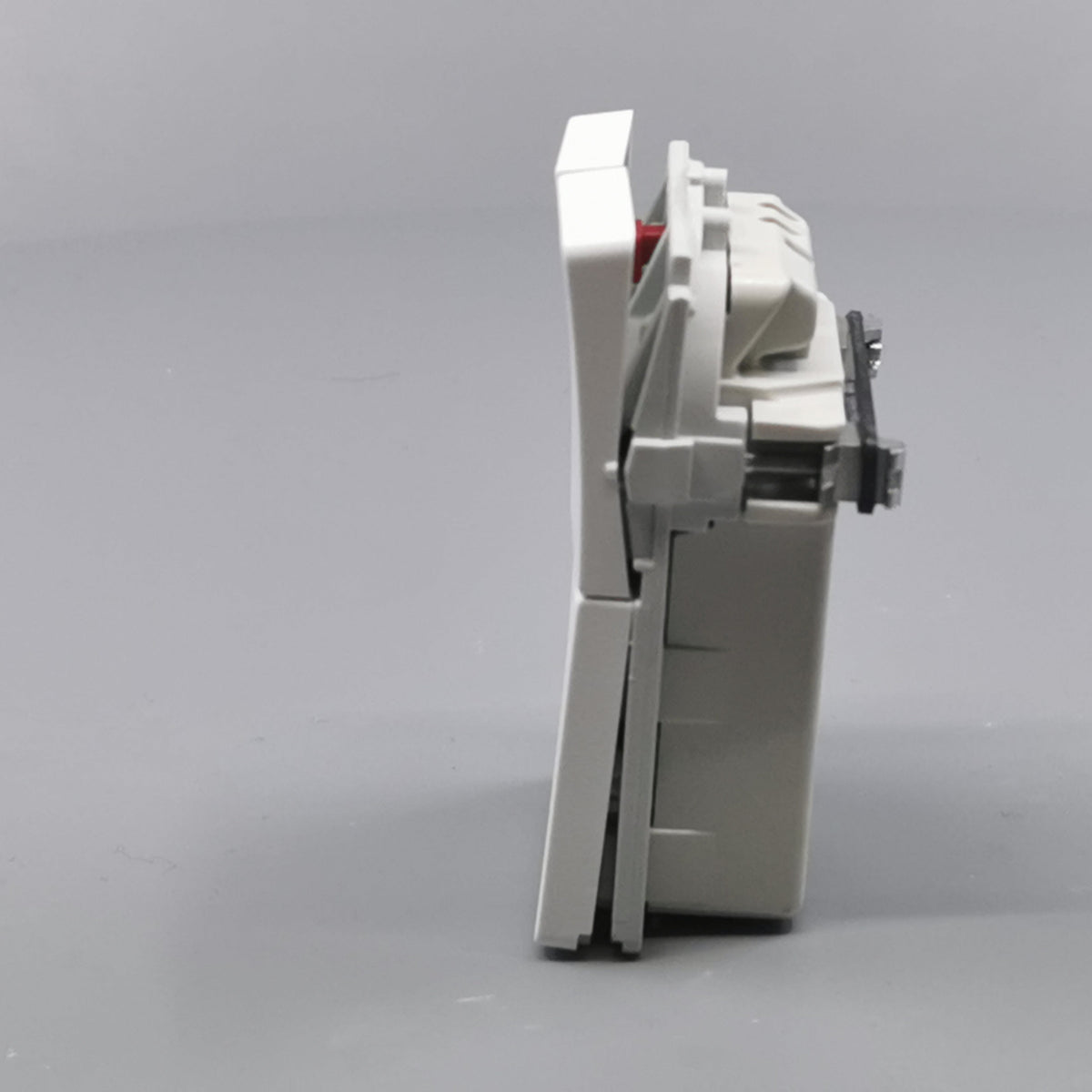 Fuga dobbelt stikkontakt med afbryder 1½ modul 2-pol - hvid (360° frame 7)
