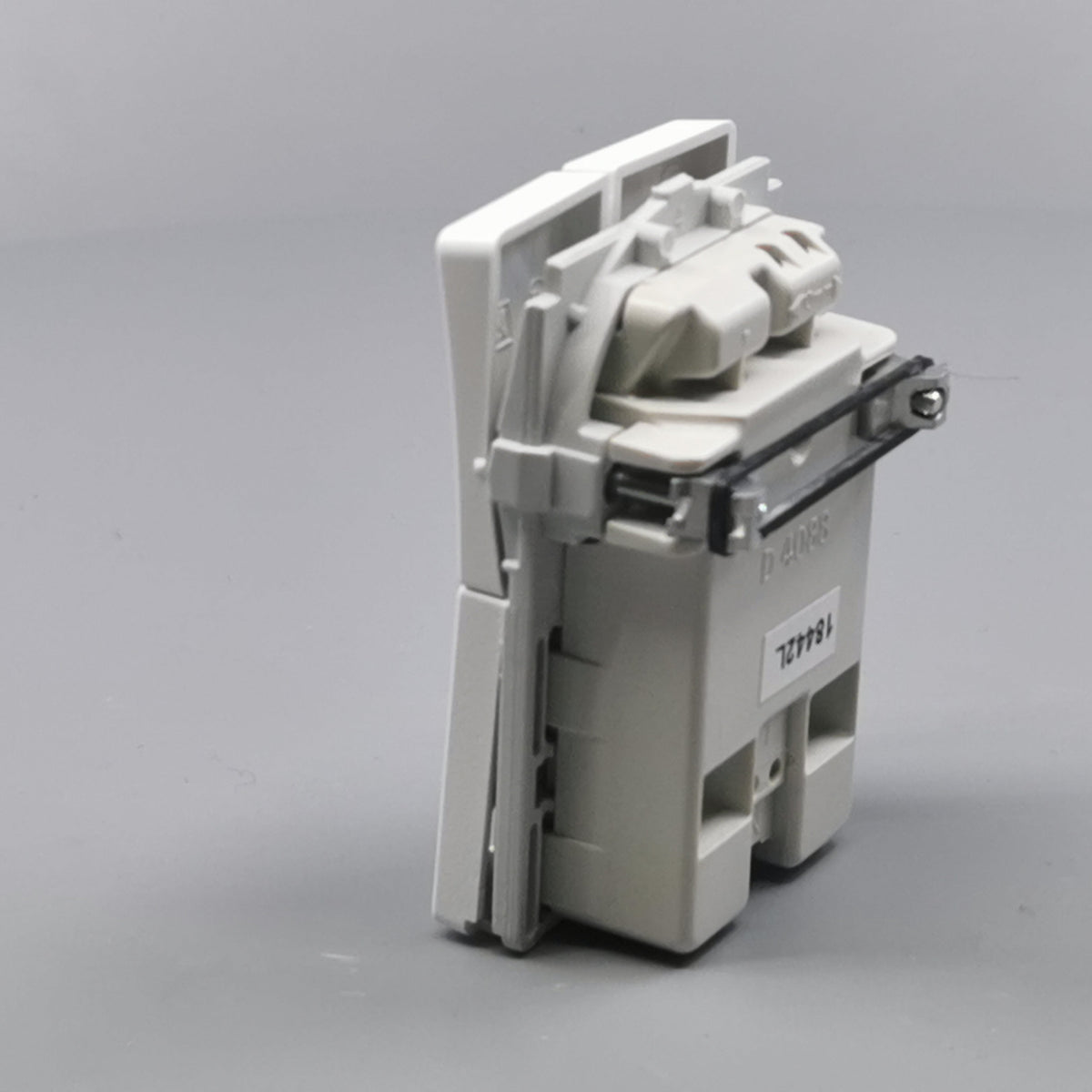 Fuga dobbelt stikkontakt med afbryder 1½ modul 2-pol - hvid (360° frame 9)
