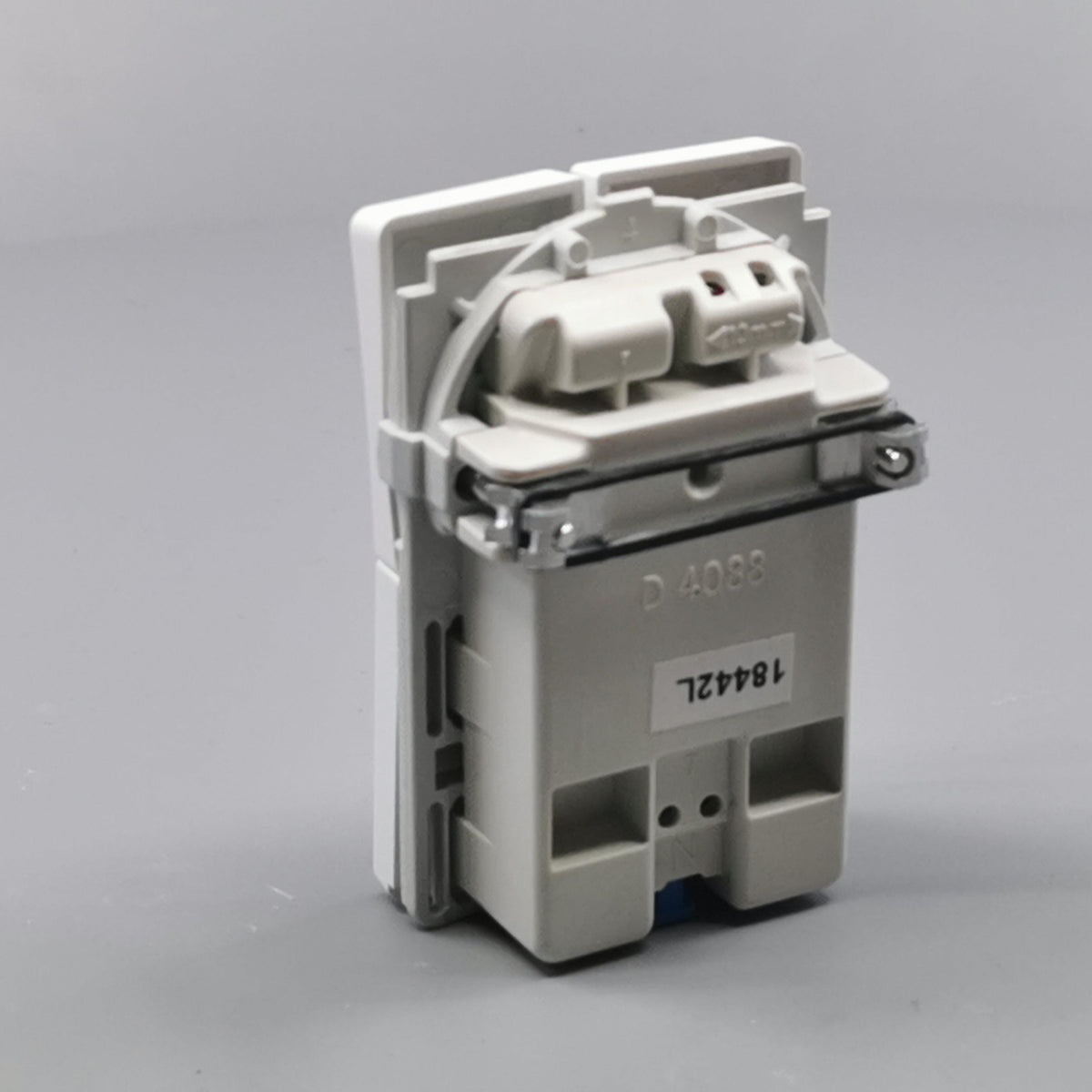 Fuga dobbelt stikkontakt med afbryder 1½ modul 2-pol - hvid (360° frame 11)