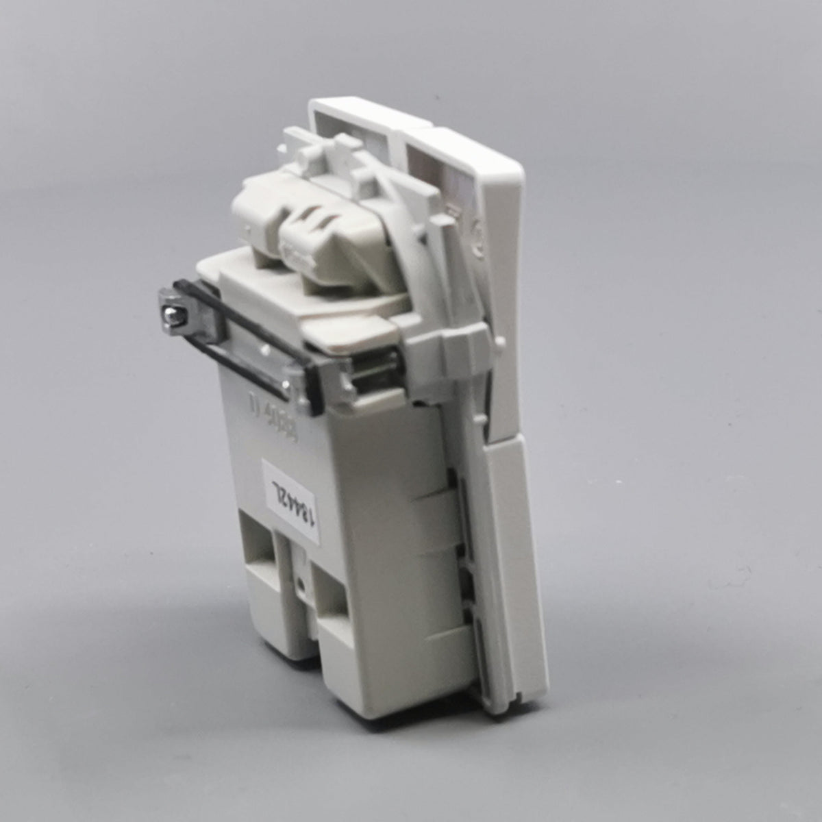 Fuga dobbelt stikkontakt med afbryder 1½ modul 2-pol - hvid (360° frame 17)