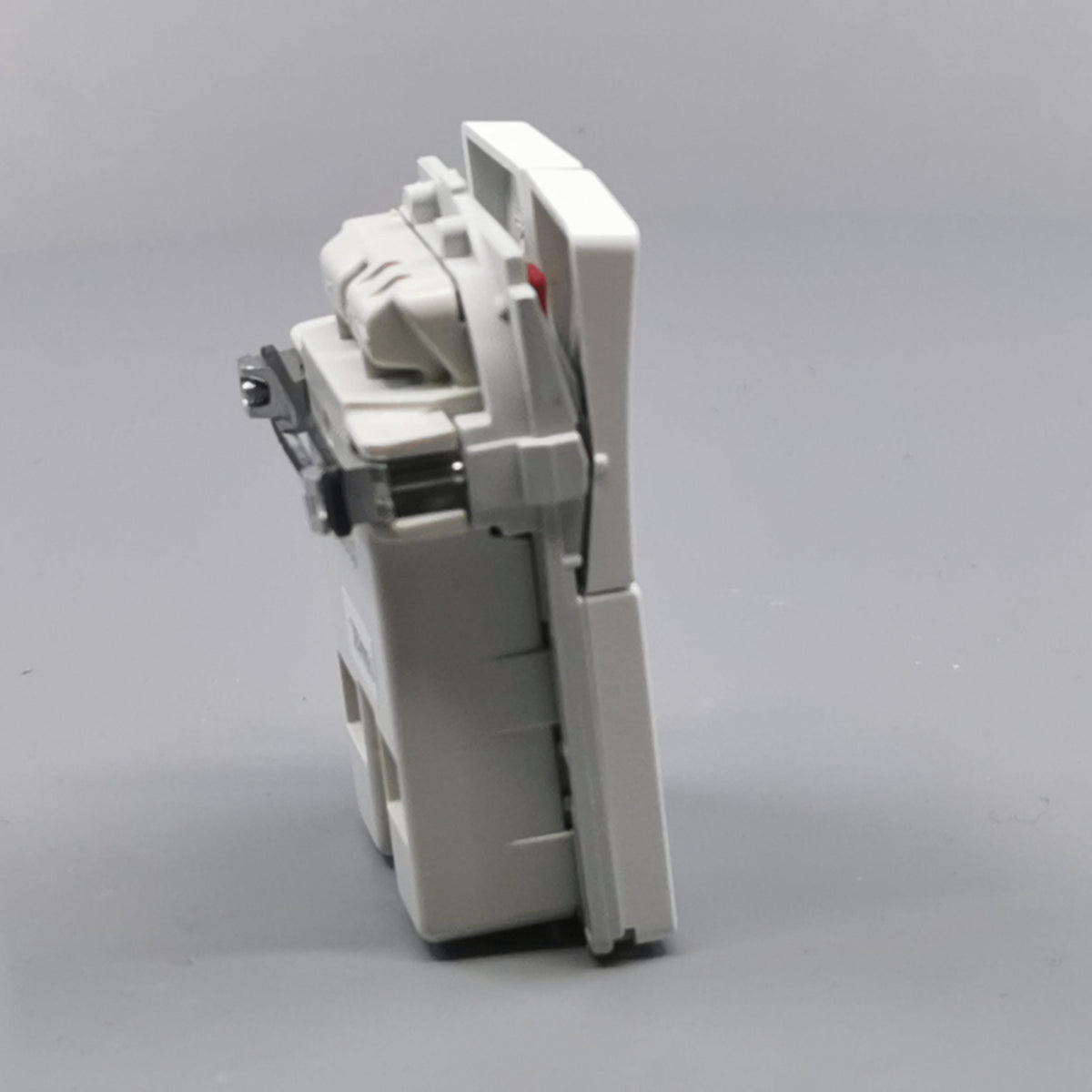 Fuga dobbelt stikkontakt med afbryder 1½ modul 2-pol - hvid (360° frame 18)