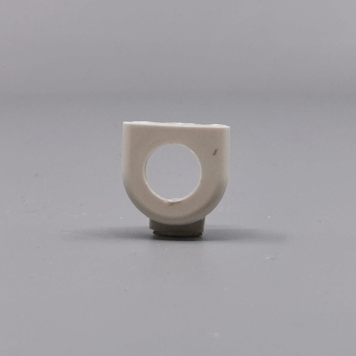 Plasttylle for rund kabel lysegrå (360° frame 2)