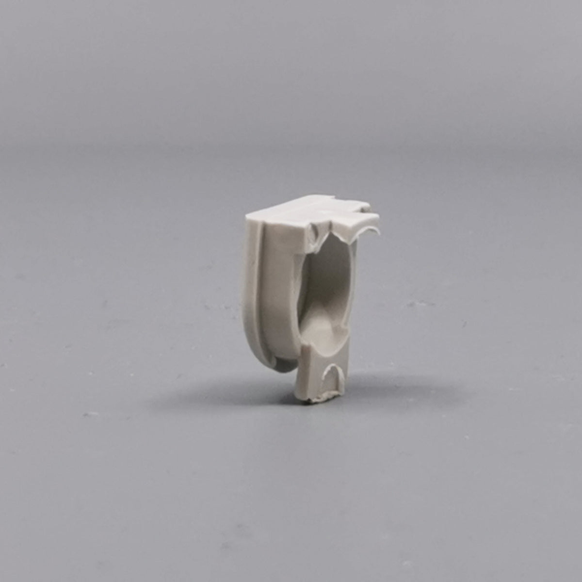 Plasttylle for rund kabel lysegrå (360° frame 9)