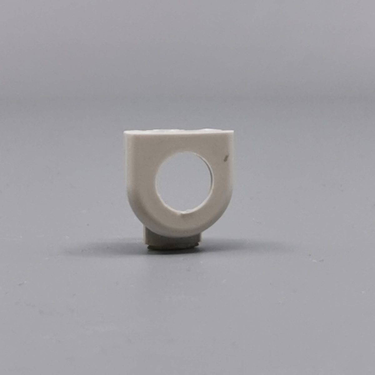 Plasttylle for rund kabel lysegrå (360° frame 24)