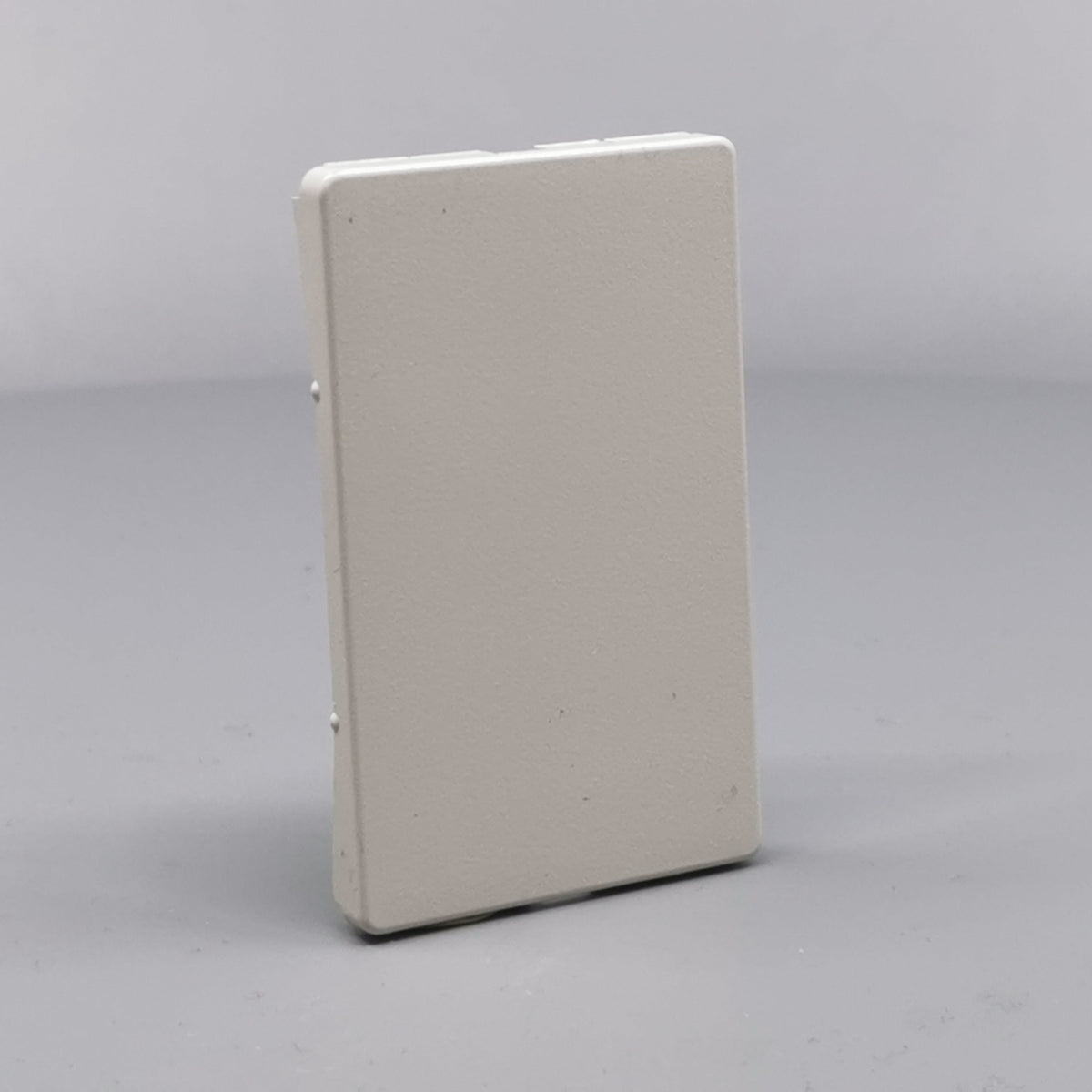 Fuga Afdækning 1½ modul for blænddæksel lysegrå (360° frame 23)