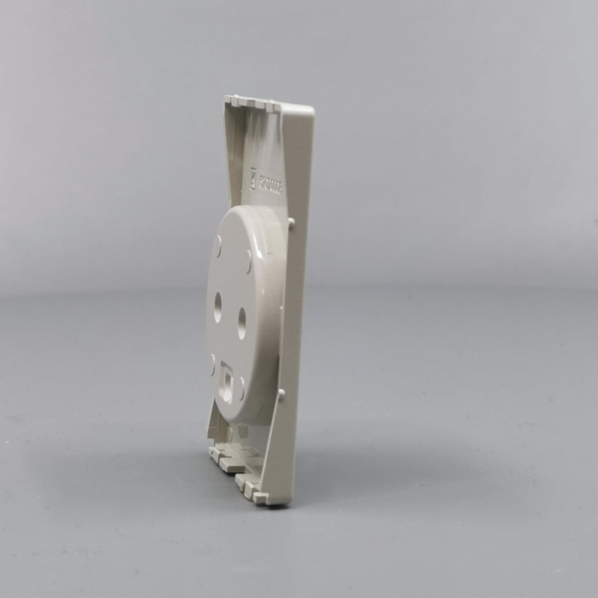 Fuga Afdækning for stikkontakt 1½ modul lysegrå (360° frame 18)