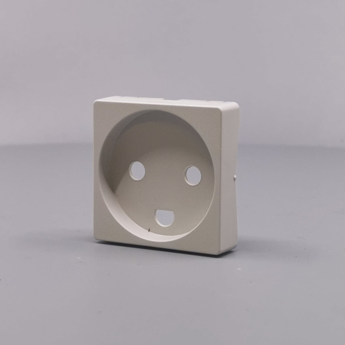 Afdækning for stikkontakt 1 modul gl model lysegrå (360° frame 3)