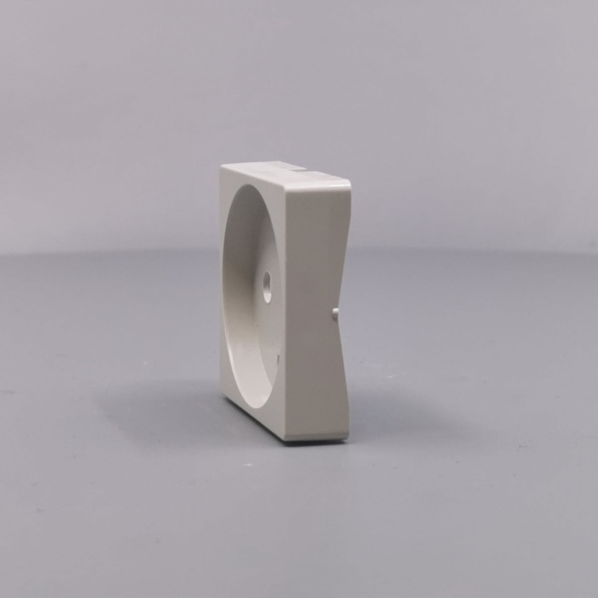 Afdækning for stikkontakt 1 modul gl model lysegrå (360° frame 6)