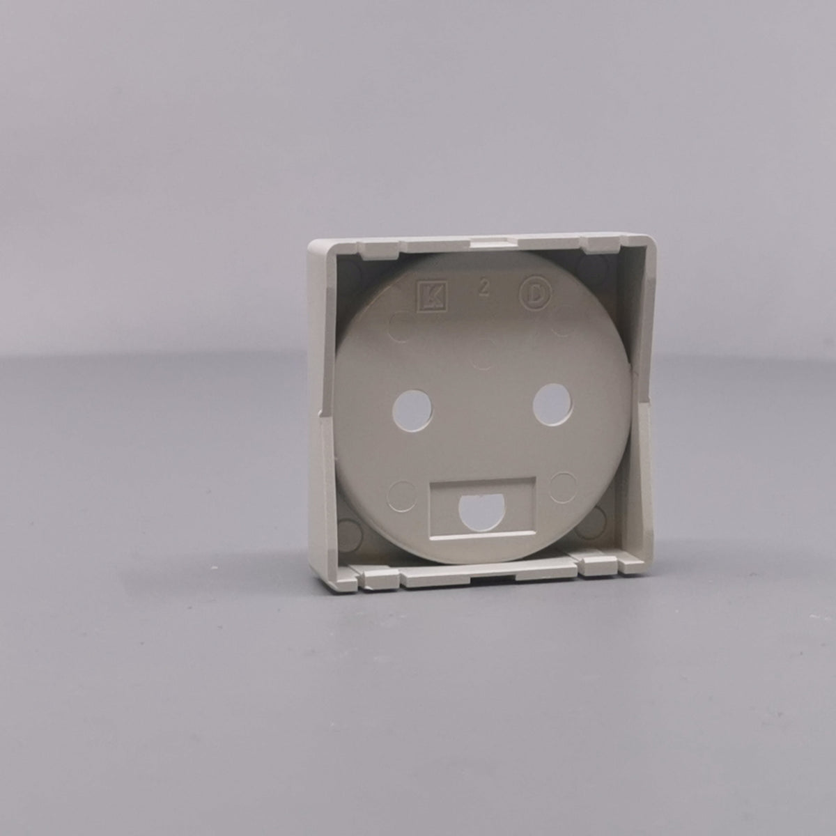 Afdækning for stikkontakt 1 modul gl model lysegrå (360° frame 12)