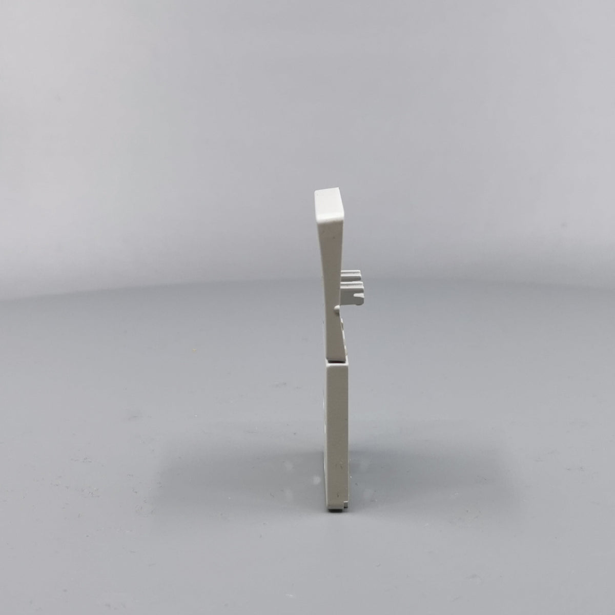 Fuga Tangent stikkontakt med jord lysegrå (360° frame 7)