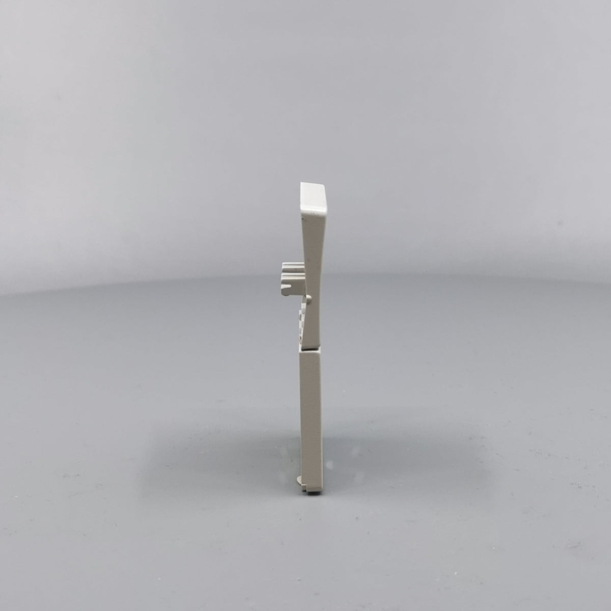 Fuga Tangent stikkontakt med jord lysegrå (360° frame 19)