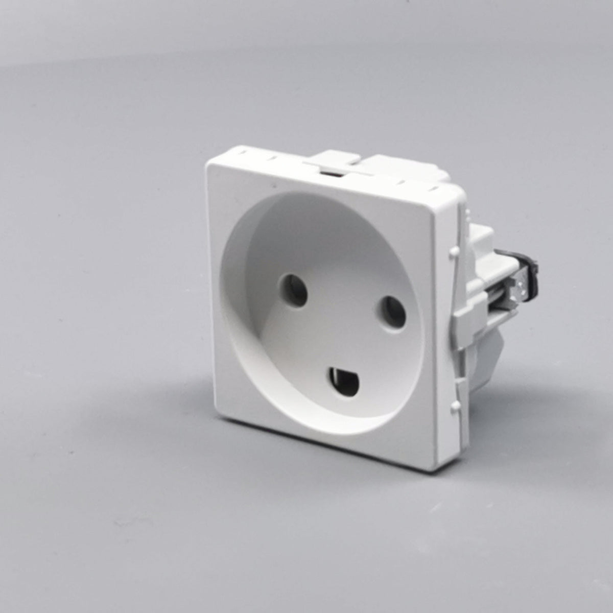 Fuga stikkontakt med jord 1 modul 2-pol - hvid (360° frame 3)