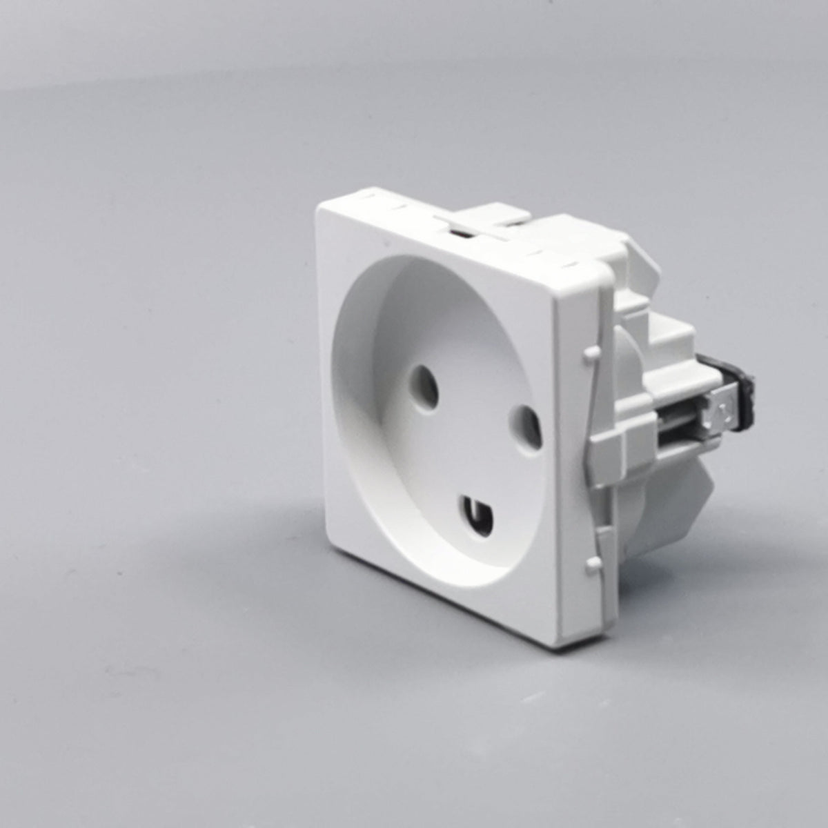 Fuga stikkontakt med jord 1 modul 2-pol - hvid (360° frame 4)