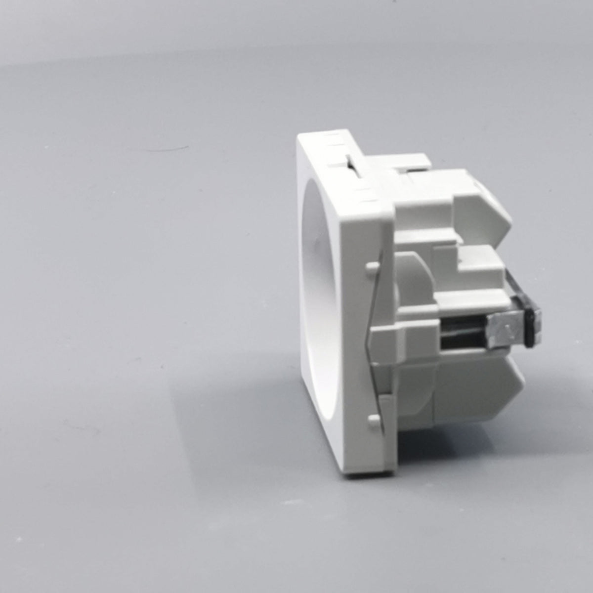 Fuga stikkontakt med jord 1 modul 2-pol - hvid (360° frame 6)