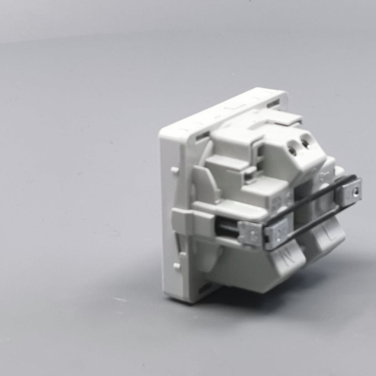 Fuga stikkontakt med jord 1 modul 2-pol - hvid (360° frame 9)