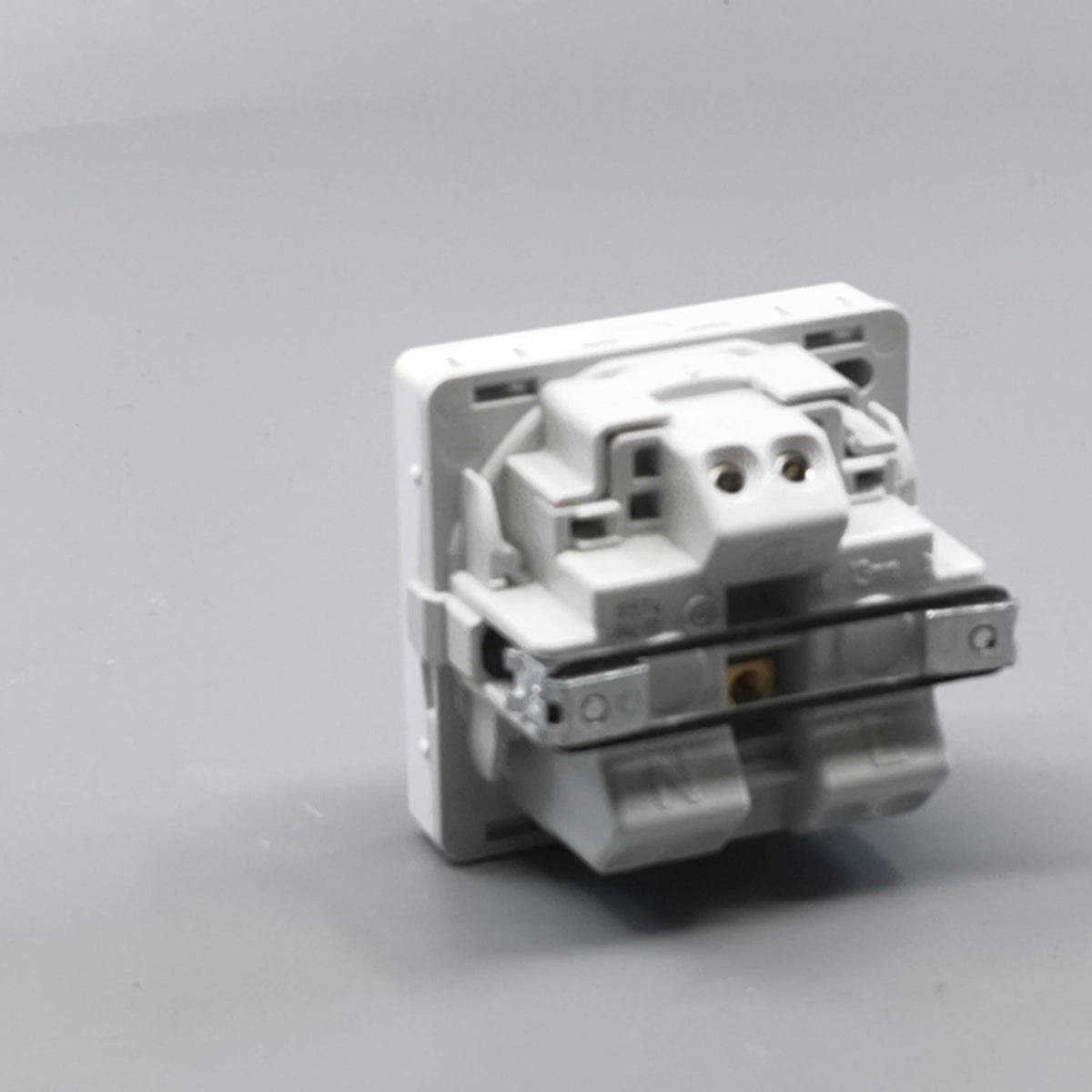 Fuga stikkontakt med jord 1 modul 2-pol - hvid (360° frame 11)