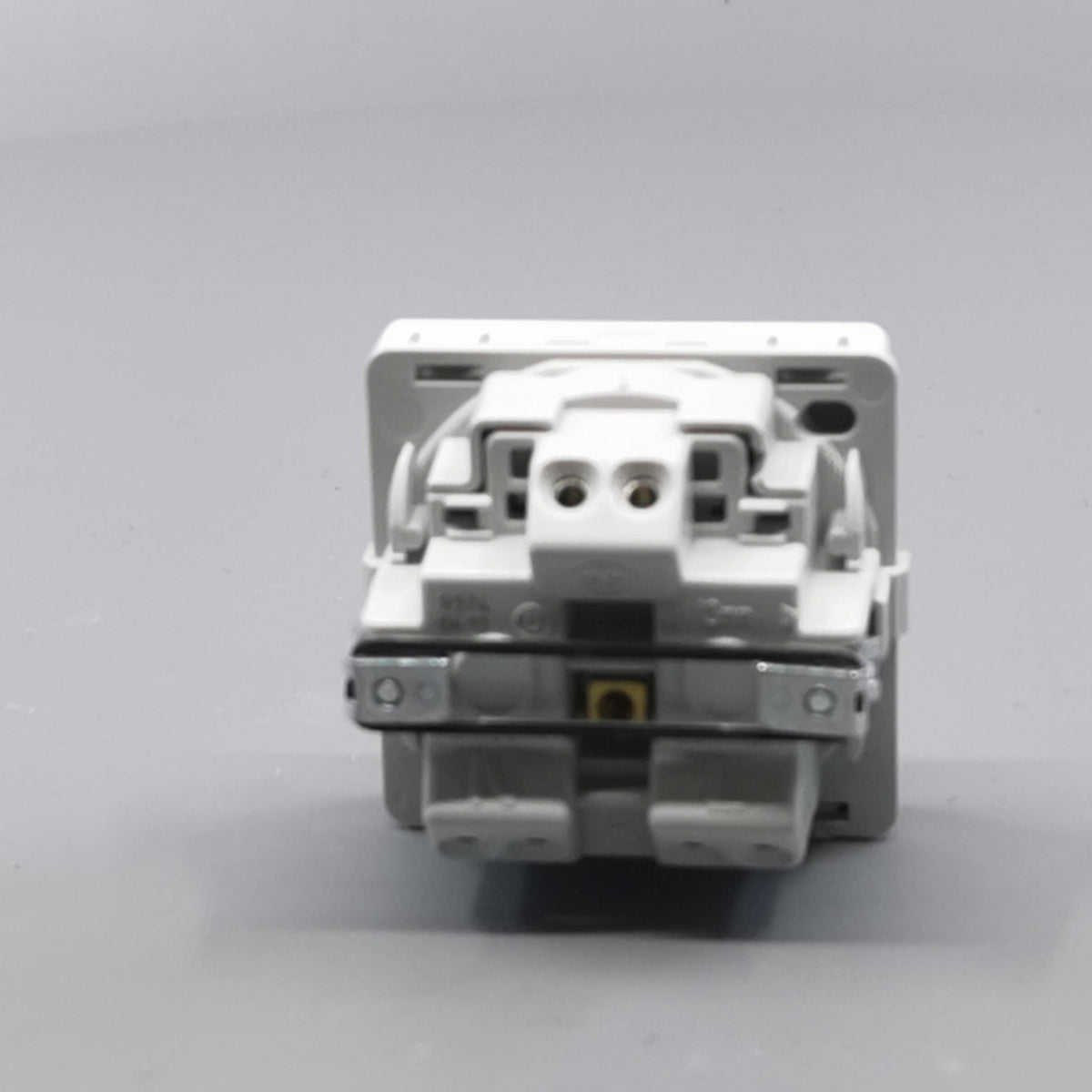 Fuga stikkontakt med jord 1 modul 2-pol - hvid (360° frame 13)