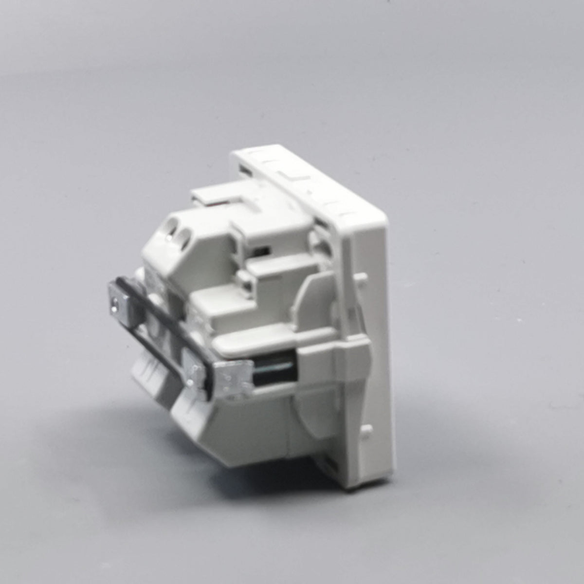 Fuga stikkontakt med jord 1 modul 2-pol - hvid (360° frame 17)