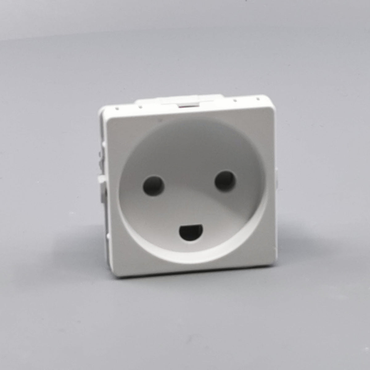 Fuga stikkontakt med jord 1 modul 2-pol - hvid (360° frame 24)