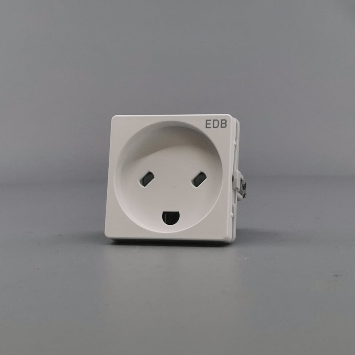 Fuga EDB stikkontakt med jord 1 modul 2-pol - hvid (360° frame 2)