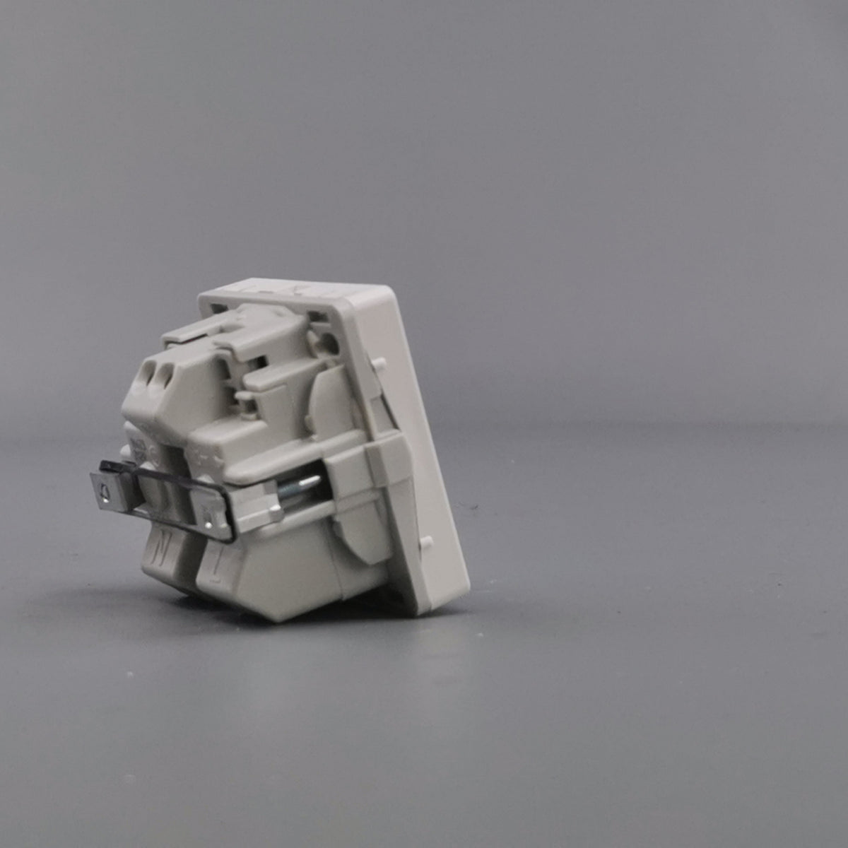 Fuga EDB stikkontakt med jord 1 modul 2-pol - hvid (360° frame 17)