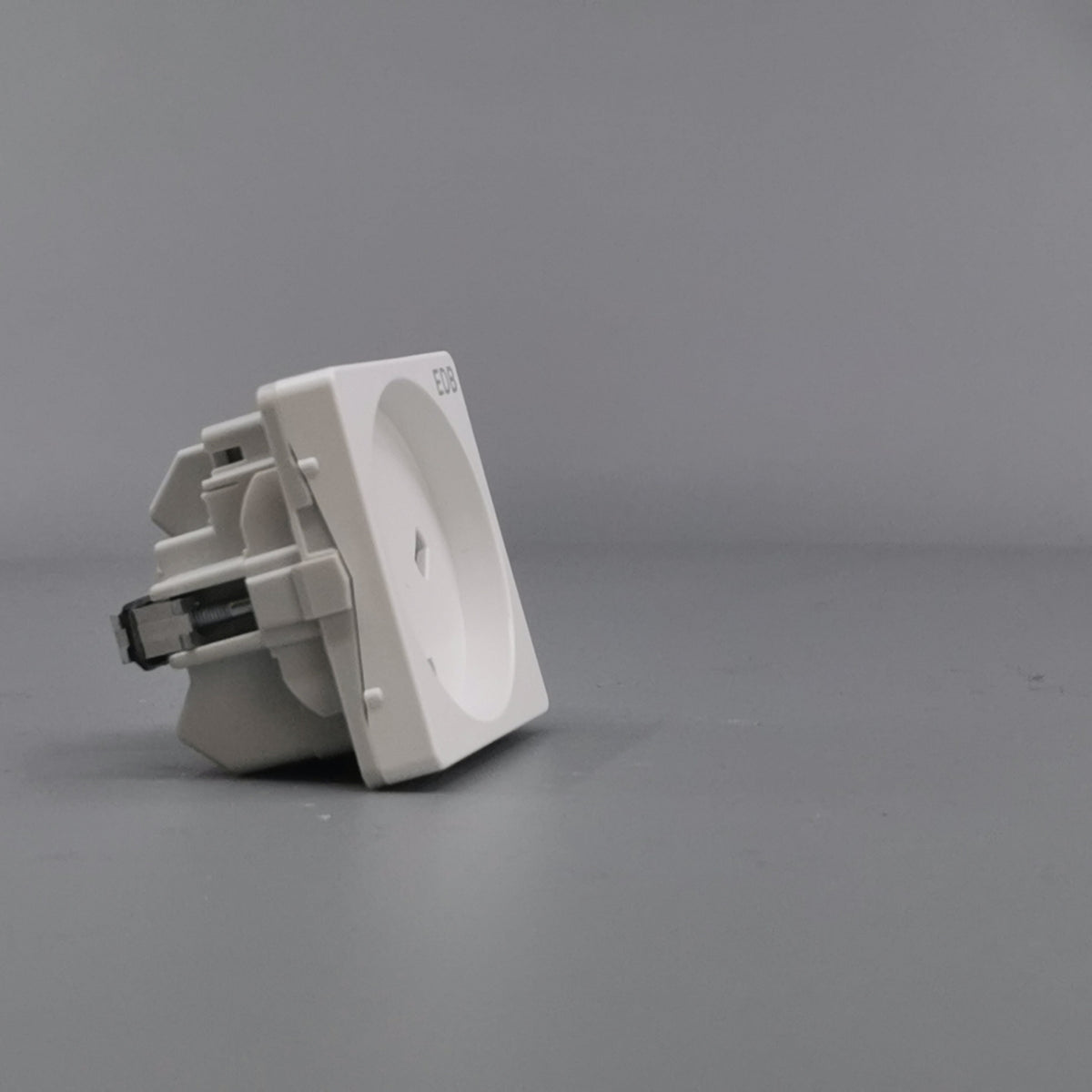 Fuga EDB stikkontakt med jord 1 modul 2-pol - hvid (360° frame 20)