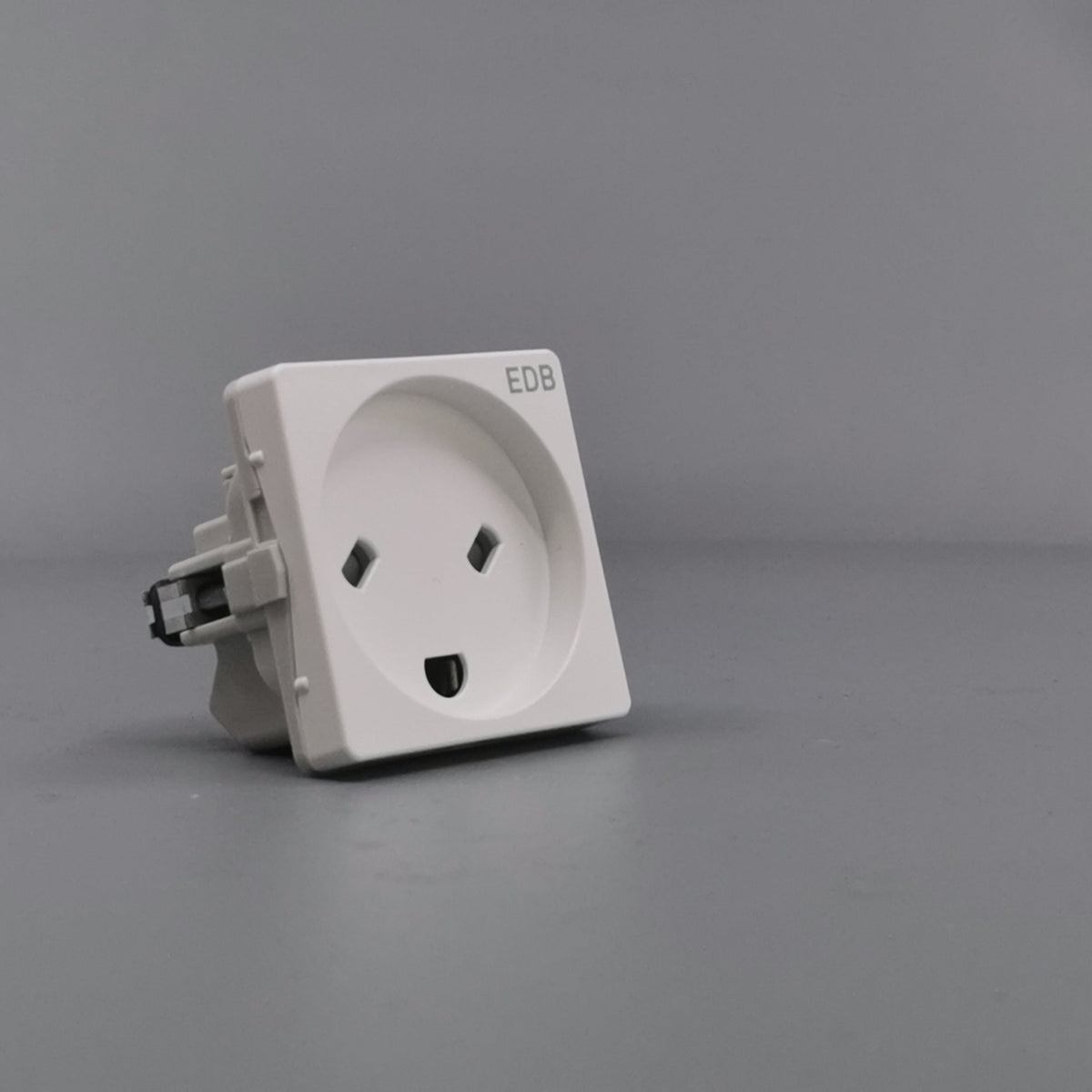 Fuga EDB stikkontakt med jord 1 modul 2-pol - hvid (360° frame 22)