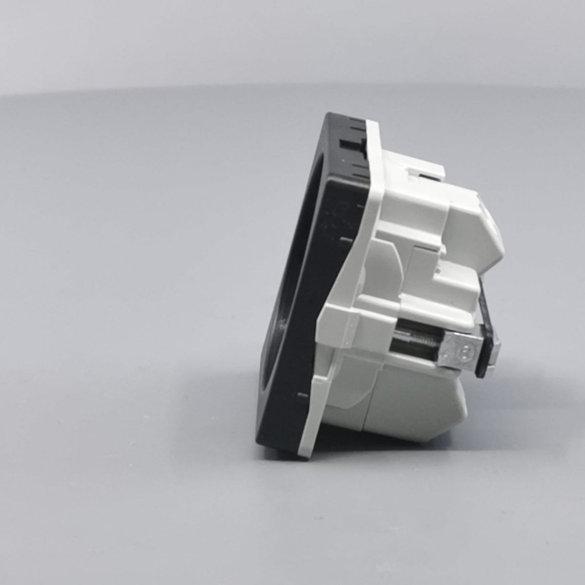 LK Fuga stikkontakt 1 modul m LED -lampe koksgrå (360° frame 7)