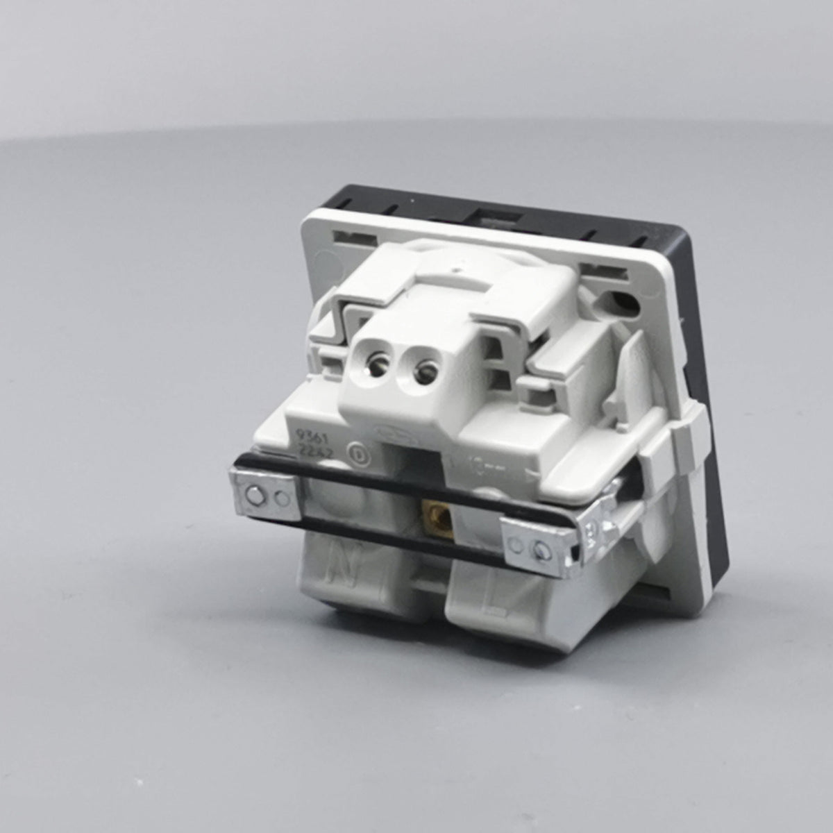 LK Fuga stikkontakt 1 modul m LED -lampe koksgrå (360° frame 15)