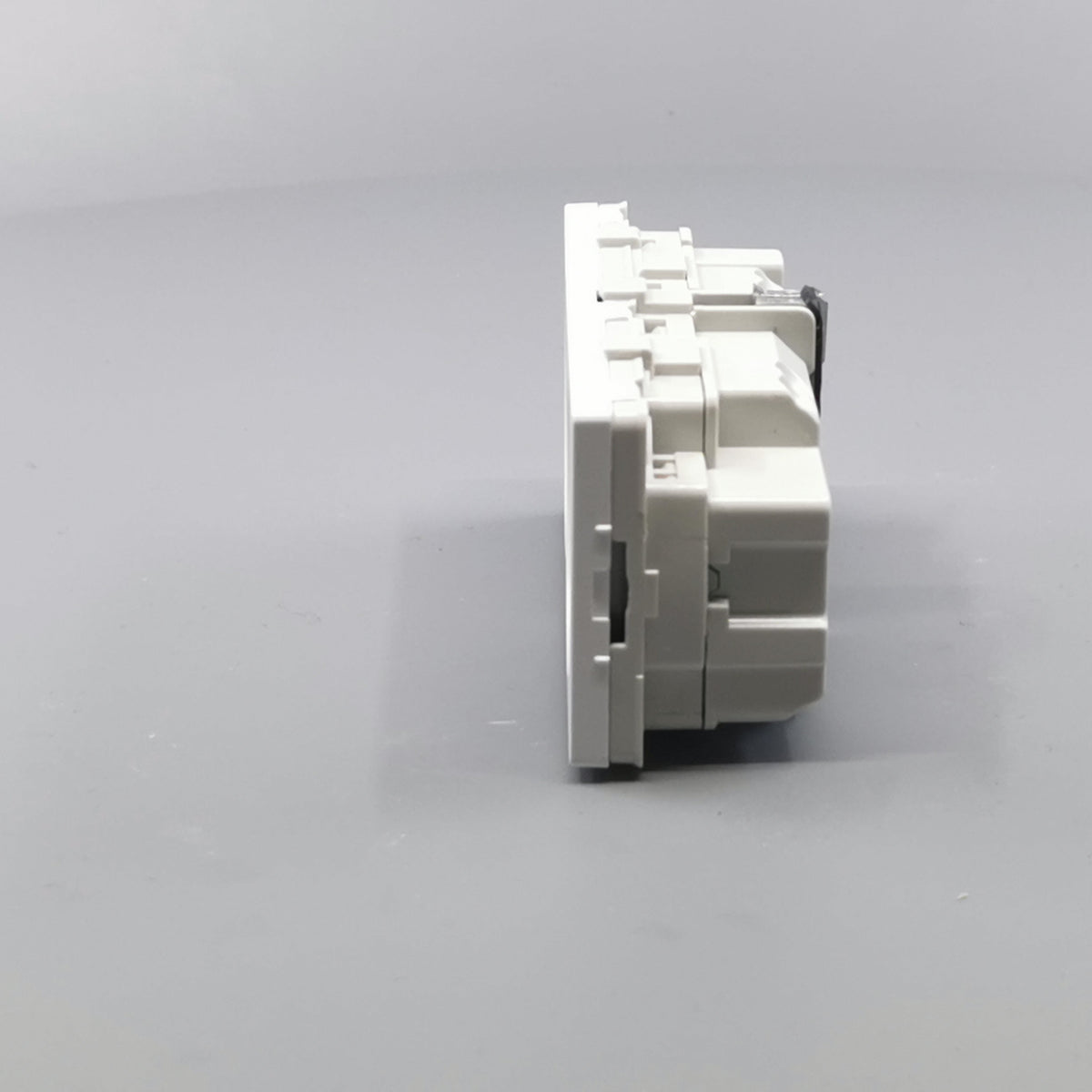 Fuga vandret stikkontakt med jord 2 modul 2-pol 2 tændinger - hvid (360° frame 7)