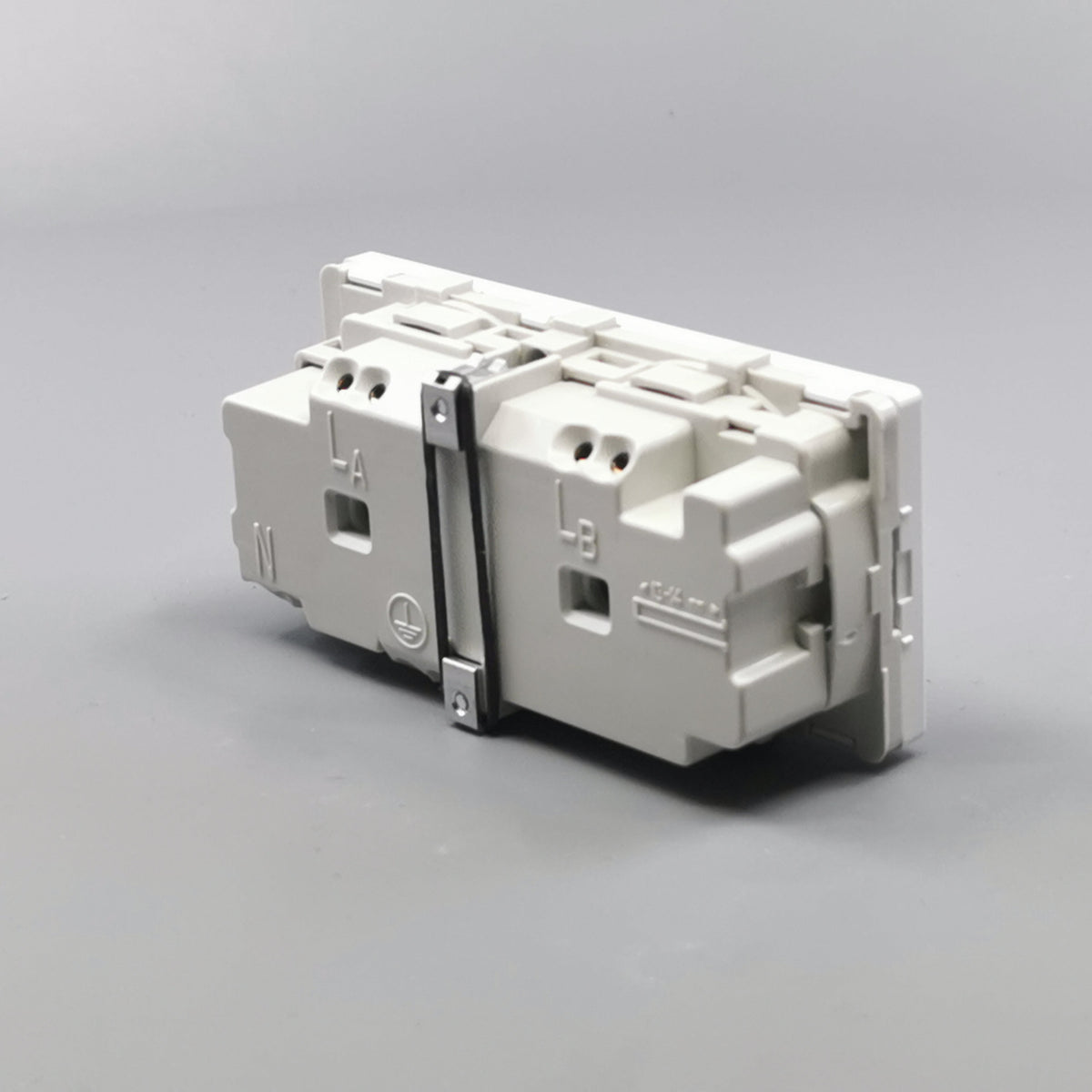Fuga vandret stikkontakt med jord 2 modul 2-pol 2 tændinger - hvid (360° frame 16)