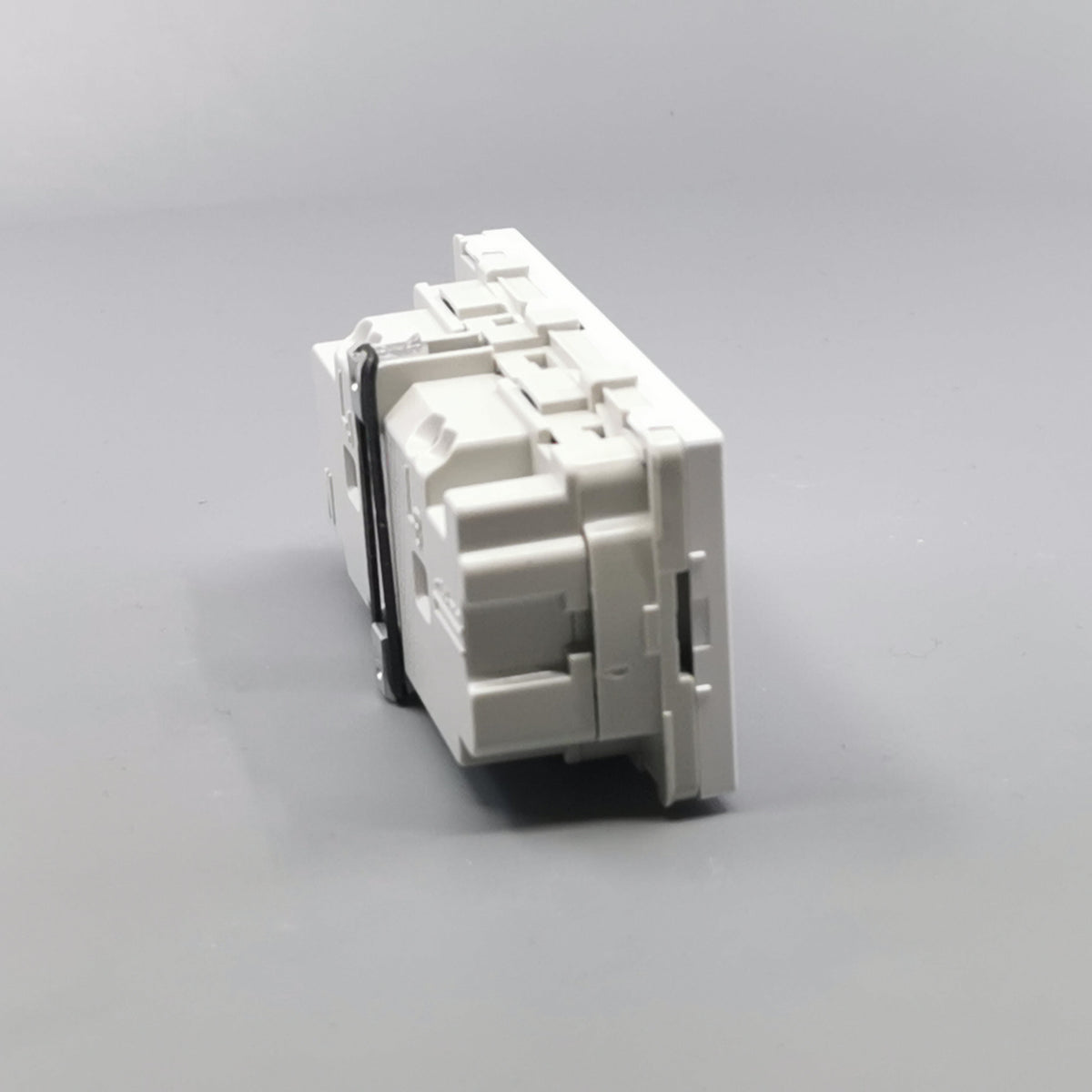 Fuga vandret stikkontakt med jord 2 modul 2-pol 2 tændinger - hvid (360° frame 18)