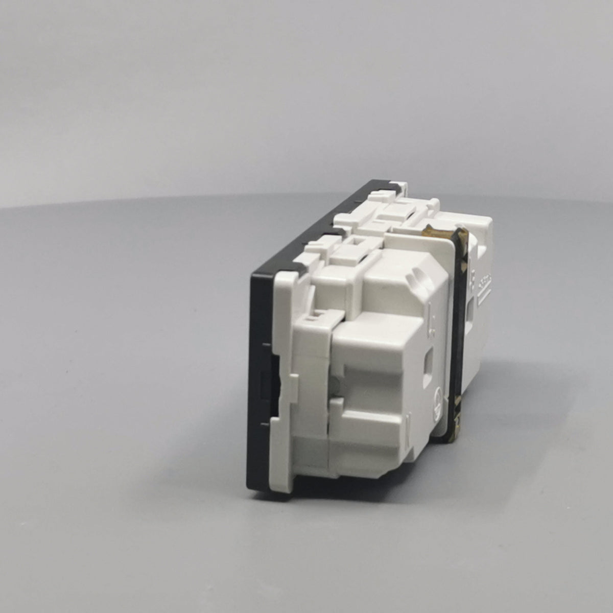 Stikkontakt EDB 2 modul 2-pol med jord koksgrå (360° frame 8)