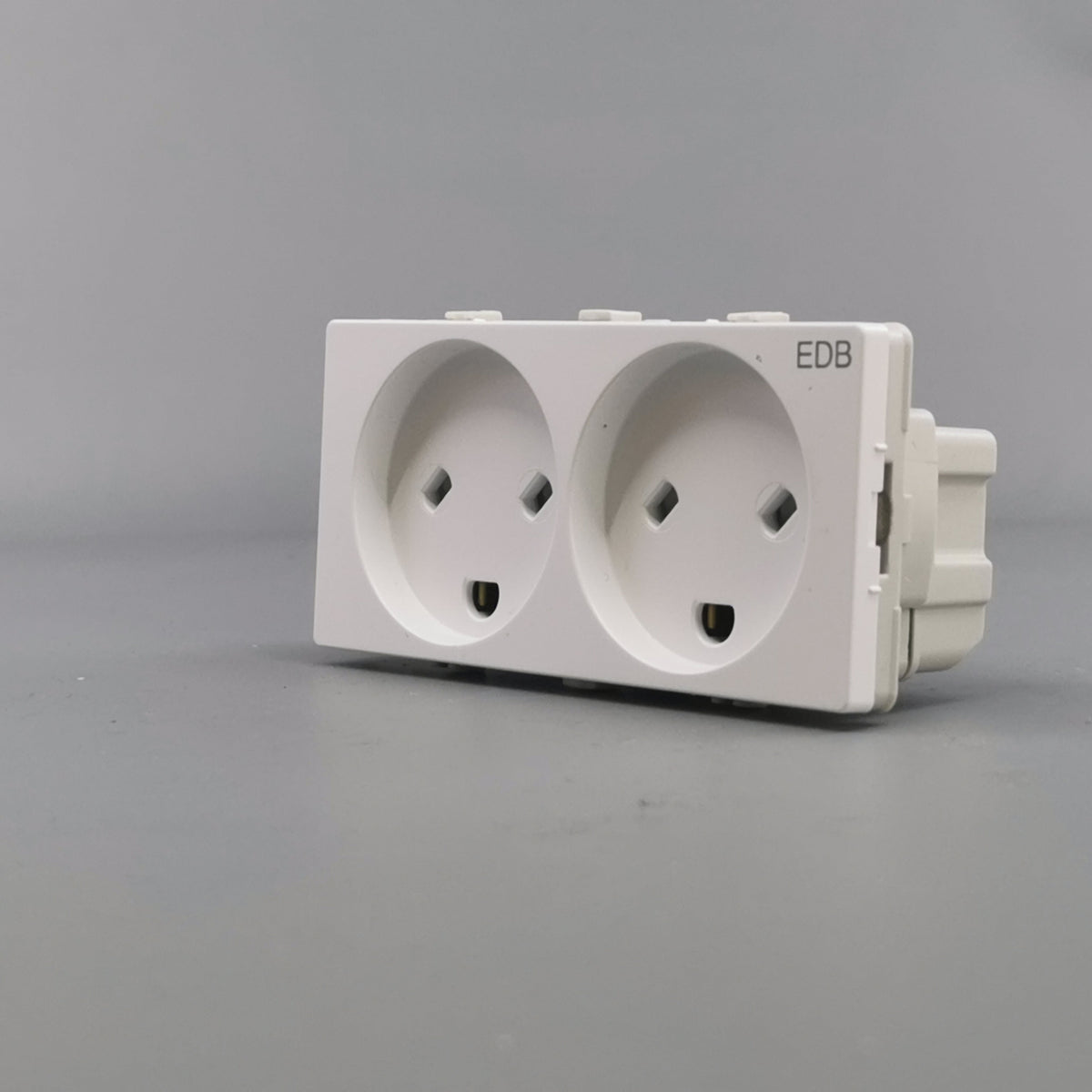 Fuga vandret EDB stikkontakt med jord 2 modul 2-pol - hvid (360° frame 4)