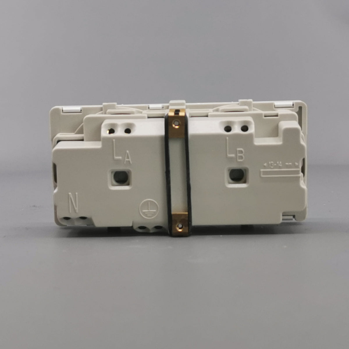 Fuga vandret EDB stikkontakt med jord 2 modul 2-pol - hvid (360° frame 13)