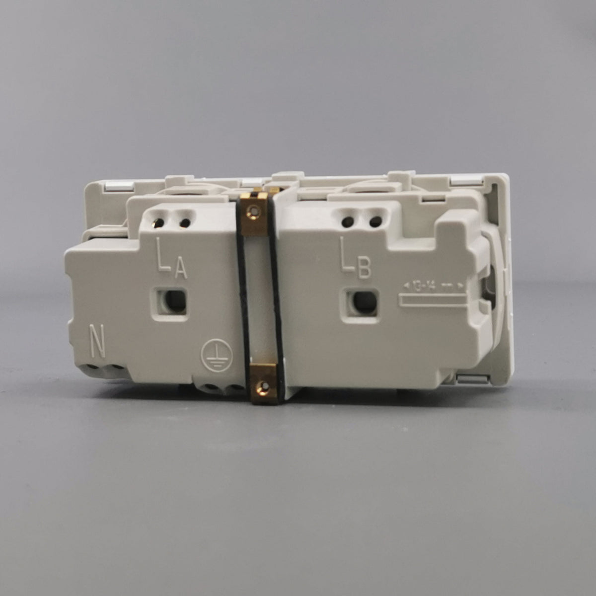 Fuga vandret EDB stikkontakt med jord 2 modul 2-pol - hvid (360° frame 14)