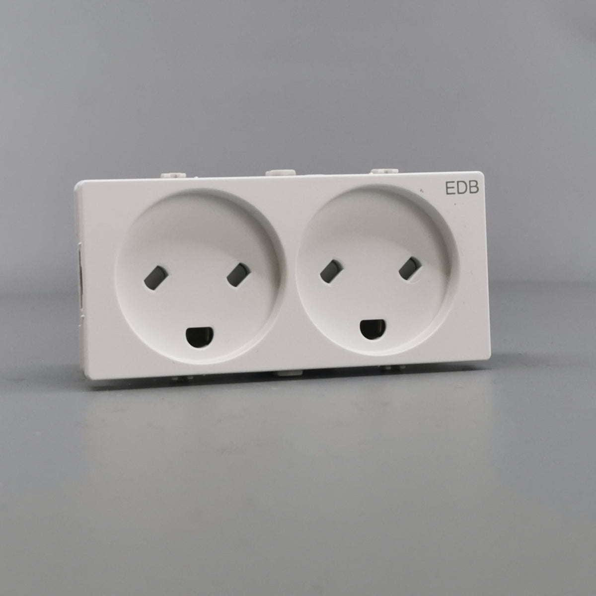 Fuga vandret EDB stikkontakt med jord 2 modul 2-pol - hvid (360° frame 24)