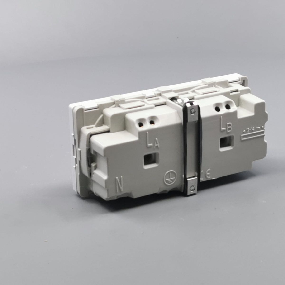 Fuga stikkontakt med jord 2 modul 2-pol - hvid (360° frame 11)