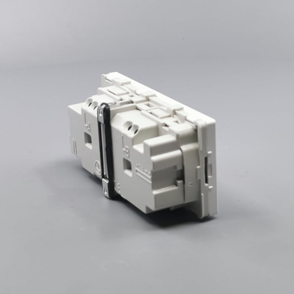 Fuga stikkontakt med jord 2 modul 2-pol - hvid (360° frame 17)