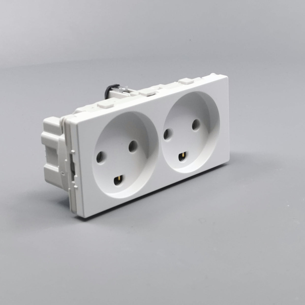 Fuga stikkontakt med jord 2 modul 2-pol - hvid (360° frame 22)