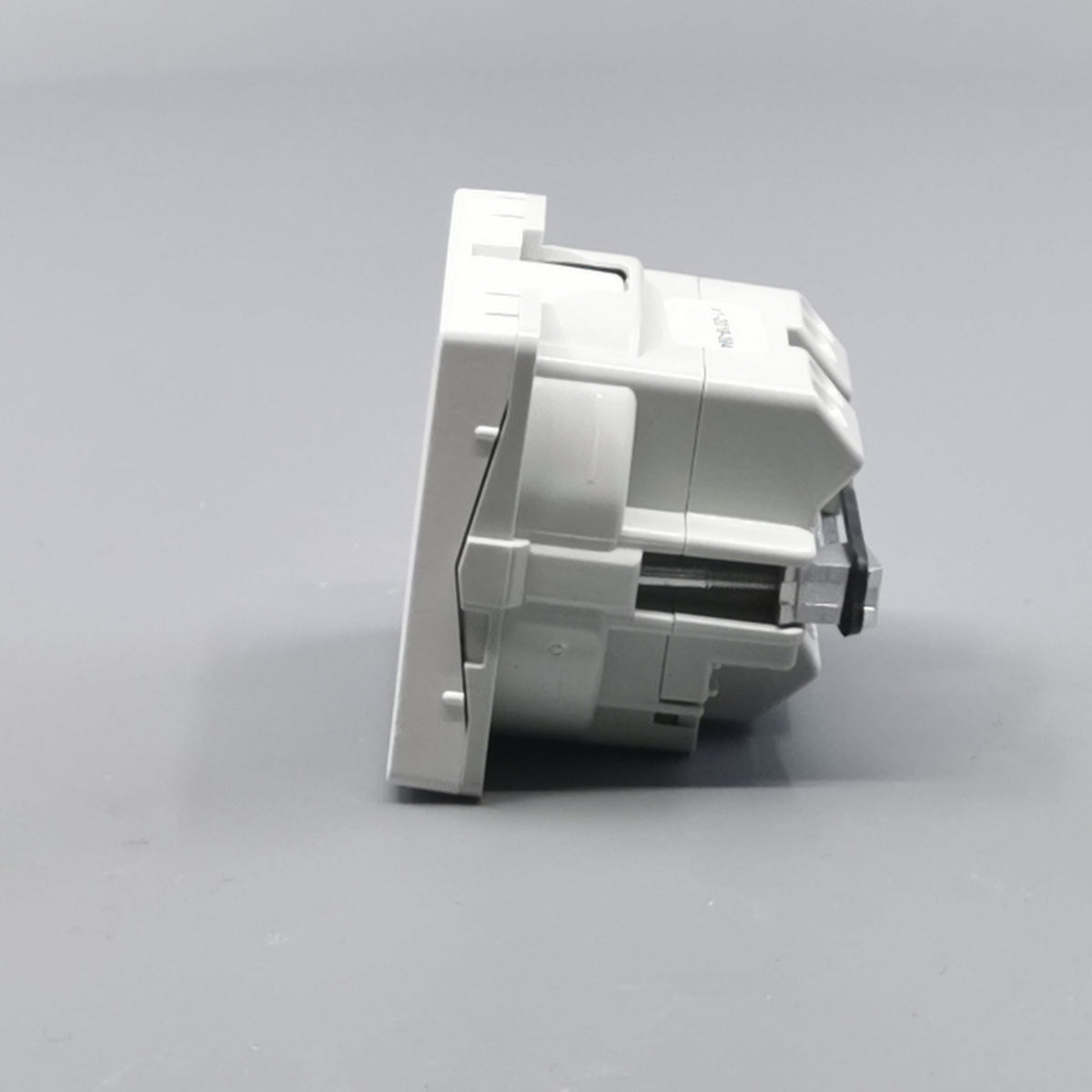 Fuga stikkontakt m. pindjord 1 modul 2-pol - hvid (360° frame 7)