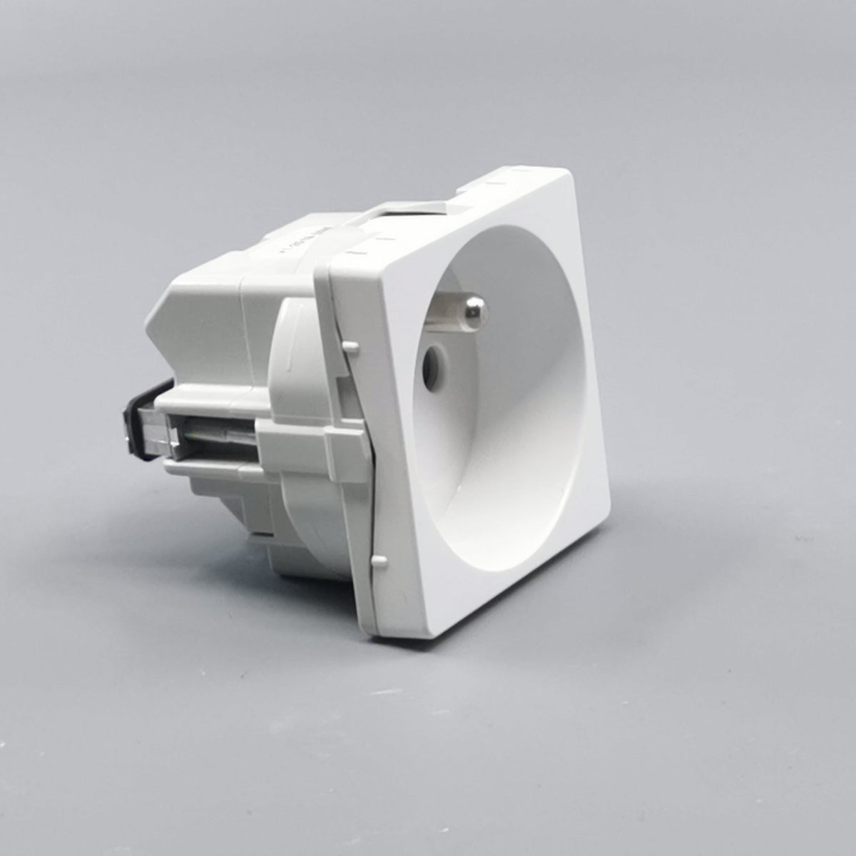 Fuga stikkontakt m. pindjord 1 modul 2-pol - hvid (360° frame 21)
