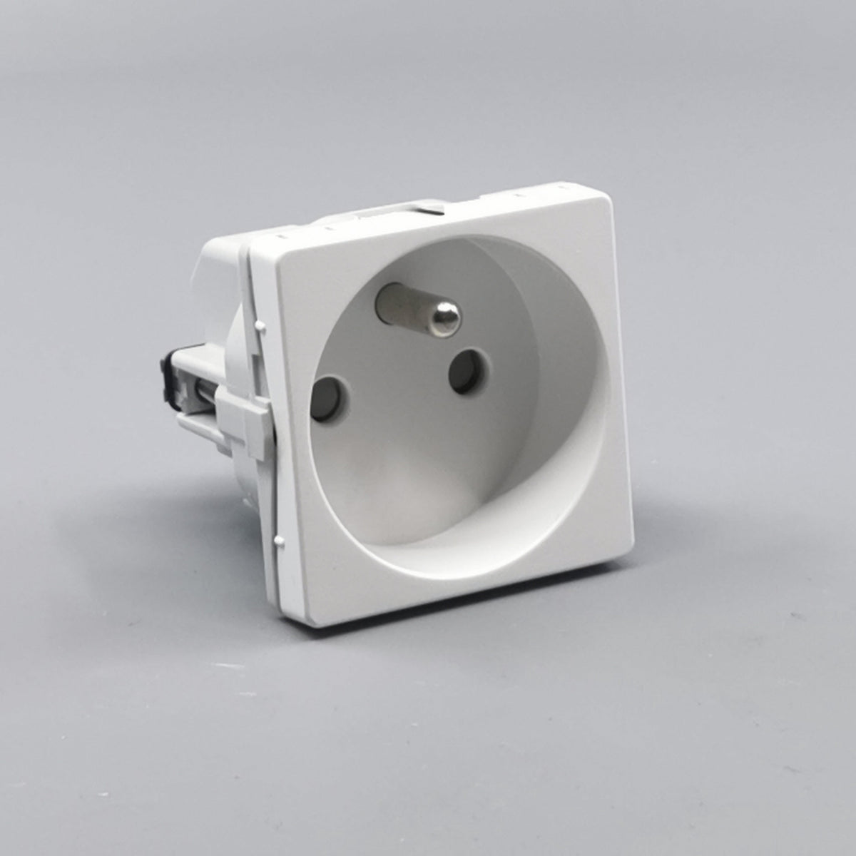 Fuga stikkontakt m. pindjord 1 modul 2-pol - hvid (360° frame 23)