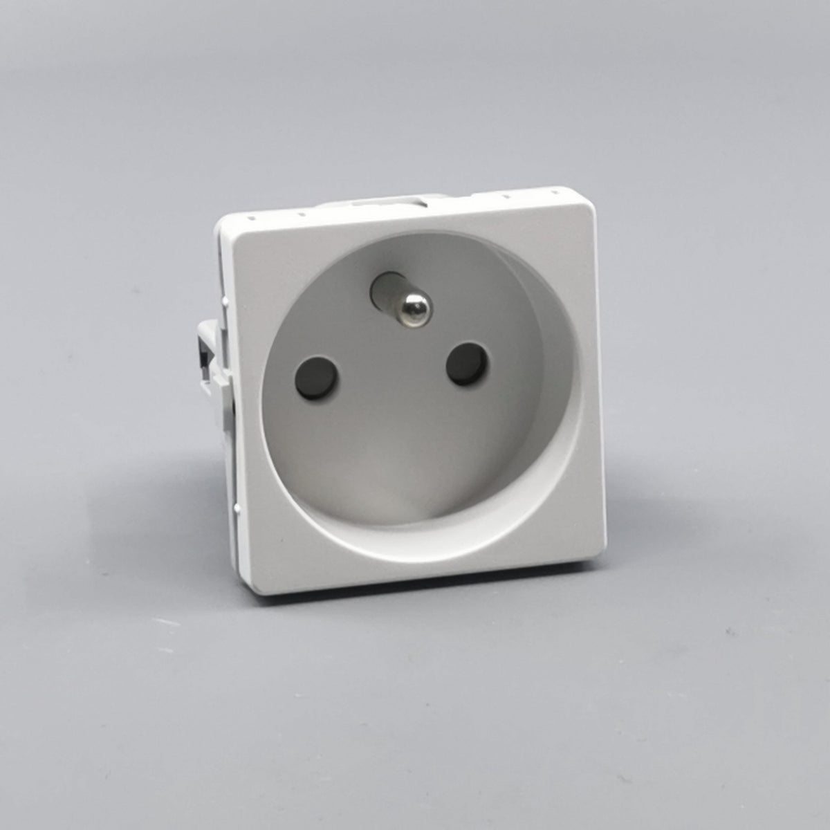 Fuga stikkontakt m. pindjord 1 modul 2-pol - hvid (360° frame 24)