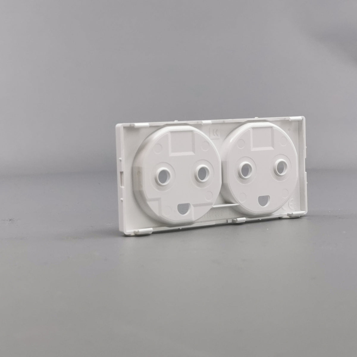 LK FUGA tangent stikkontakt 2 M, 2-pol med jord hv (360° frame 11)