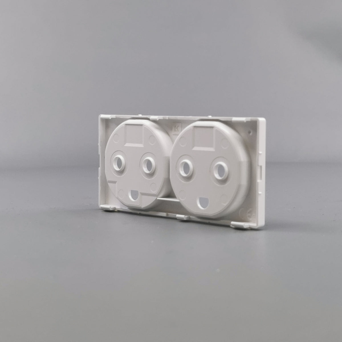 LK FUGA tangent stikkontakt 2 M, 2-pol med jord hv (360° frame 16)