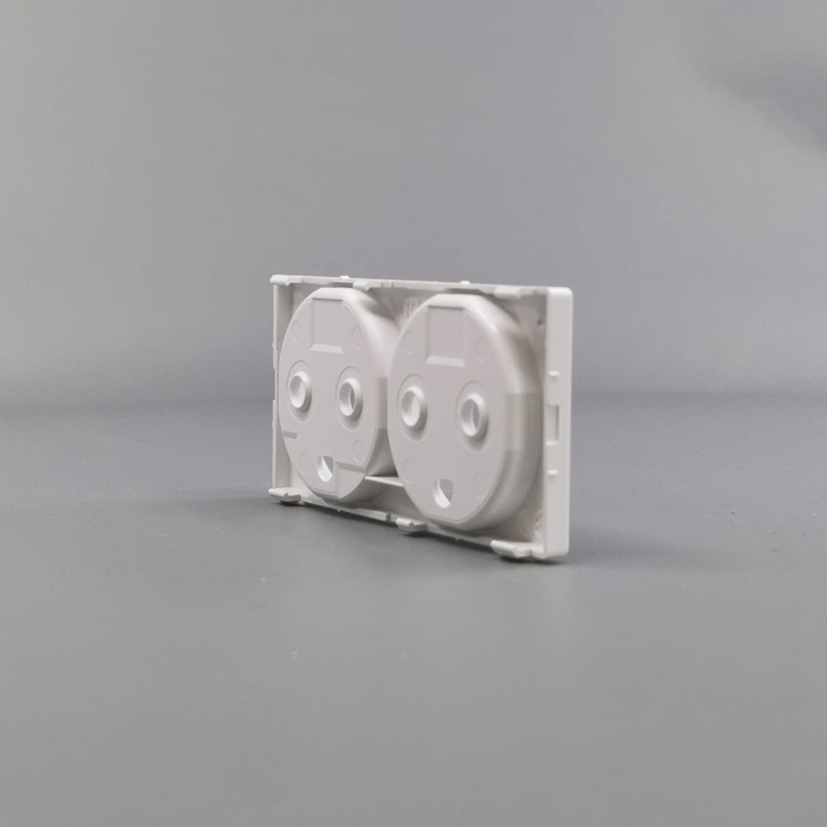 LK FUGA tangent stikkontakt 2 M, 2-pol med jord hv (360° frame 17)