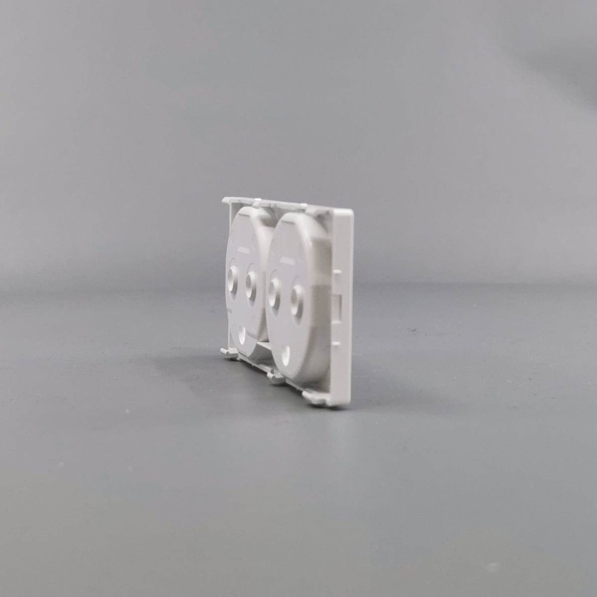 LK FUGA tangent stikkontakt 2 M, 2-pol med jord hv (360° frame 18)