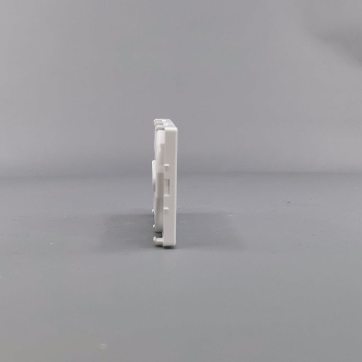 LK FUGA tangent stikkontakt 2 M, 2-pol med jord hv (360° frame 19)